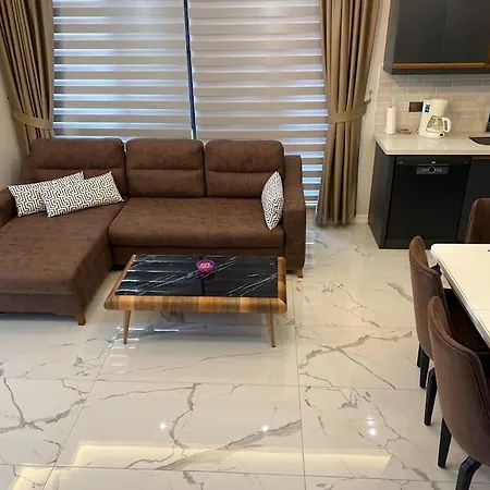 Retro 15 3+1 * ألانيا